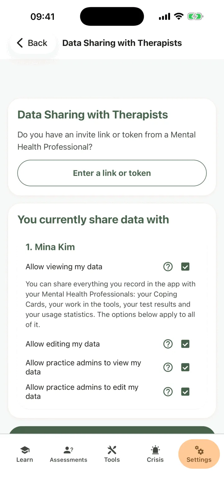 A therapist under You currently share data with: the four sharing options, with the help text of the first one open