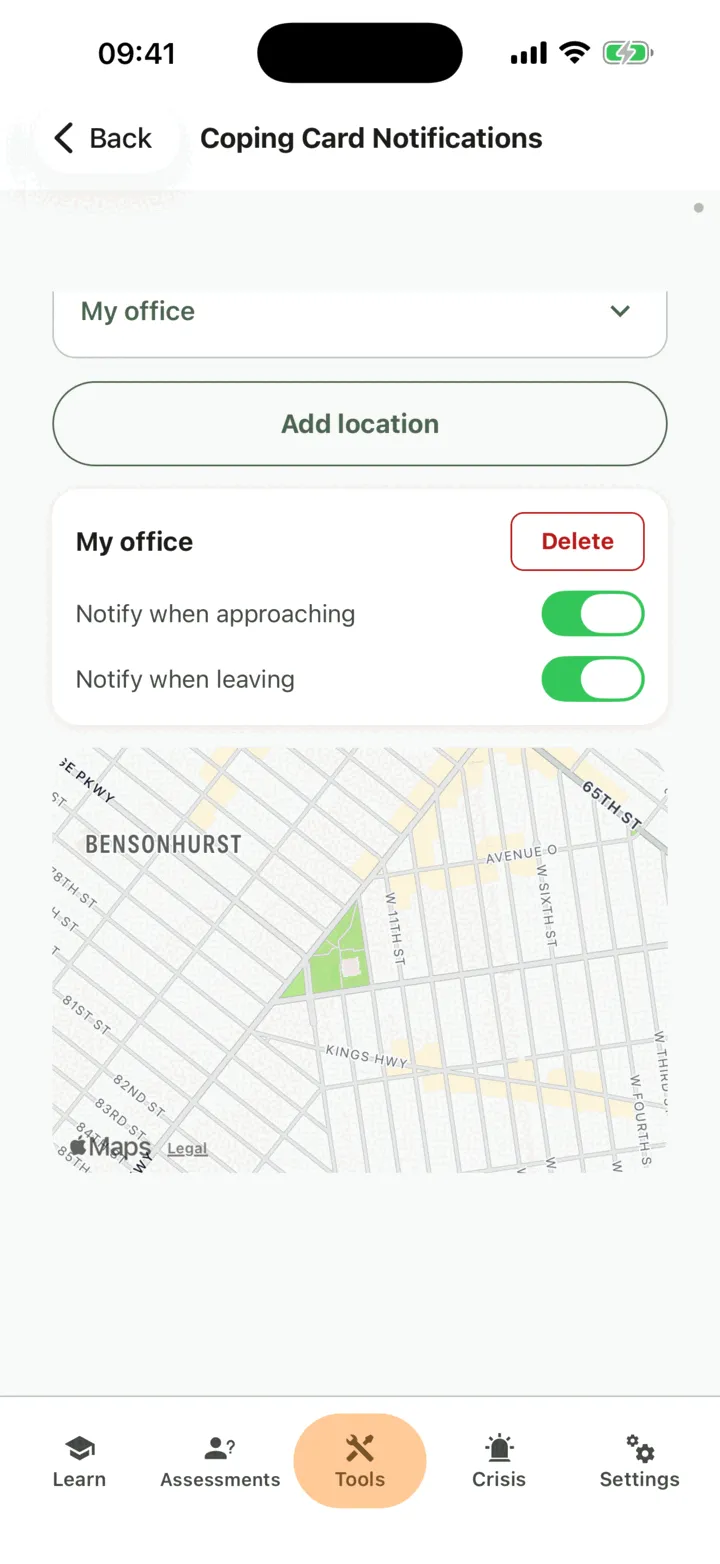 A saved place on a coping card with Notify when approaching and Notify when leaving switched on, and the map below